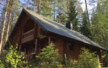 Kesämökki kuin suomalainen unelma - Tässä esimerkki yhdestä mökistöä, joka voisi hyvinkin olla ensimmäinen kahdesta mökistä. Lopullinen valinta riippuu saatavuudesta ja henkilömäärästä.