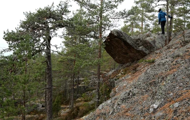 Taikapolku Pyhävuoren seinillä ja kivillä - Kristiinankaupungin Pyhävuoren jylhillä rinteillä on hienoja yksityiskohtia.