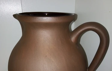 Iso kannu 2.5 L, Vaidava perinteinen - 2,5 Litraa. Lasitus sisäpinnalla.
Vaidava perinteinen -sarja
