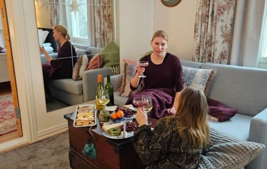 Mukautuva huoneisto - Huoneisto on suunniteltu niin, että vuoteet ovat muokattavissa moniin tarpeisiin.