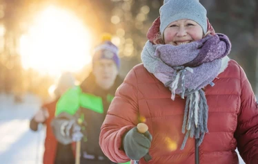 Nuotiohetki järvimaisemassa Mäntyharjulla - Retken kohokohta on kiireetön nuotiohetki järven rannalla. Nuotion äärellä nautitaan makkaraa, nokipannukahvia ja Mäntyharjun luonnon rauhasta.