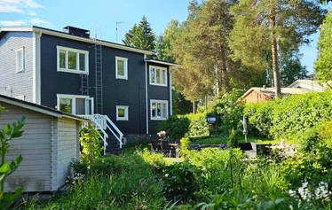 Tervetuloa Unelmaan - Tässä alkaa yhteinen matkamme. Kierros alkaa rauhallisella kävelyllä historialliseen pihapiiriin, jossa jokaisella kasvilla, puulla ja yksityiskohdalla on oma tarinansa.