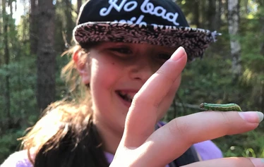 Nuotiohetki järvimaisemassa Mäntyharjulla - Retken kohokohta on kiireetön nuotiohetki järven rannalla. Nuotion äärellä nautitaan makkaraa, nokipannukahvia ja Mäntyharjun luonnon rauhasta.
