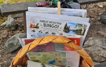 Nuotiohetki järvimaisemassa Mäntyharjulla - Retken kohokohta on kiireetön nuotiohetki järven rannalla. Nuotion äärellä nautitaan makkaraa, nokipannukahvia ja Mäntyharjun luonnon rauhasta.