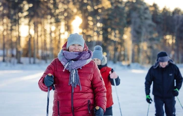 Nuotiohetki järvimaisemassa Mäntyharjulla - Retken kohokohta on kiireetön nuotiohetki järven rannalla. Nuotion äärellä nautitaan makkaraa, nokipannukahvia ja Mäntyharjun luonnon rauhasta.