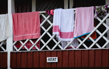 Aittarakennus - Tuhannen Tarinan Talon aittarakennus. Majoitus Luumäki Kannuskoski kesäaikaan.