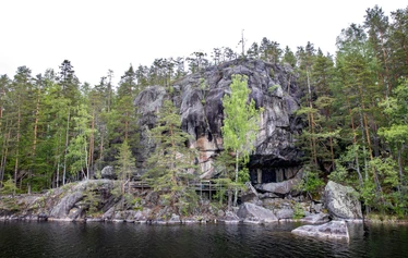 Astuvansalmen kalliomaalaukset - Veneretkellä Astuvansalmelle voit nähdä upeita kalliomaalauksia.