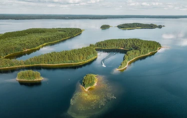 Astuvansalmen kalliomaalaukset - Veneretkellä Astuvansalmelle voit nähdä upeita kalliomaalauksia.