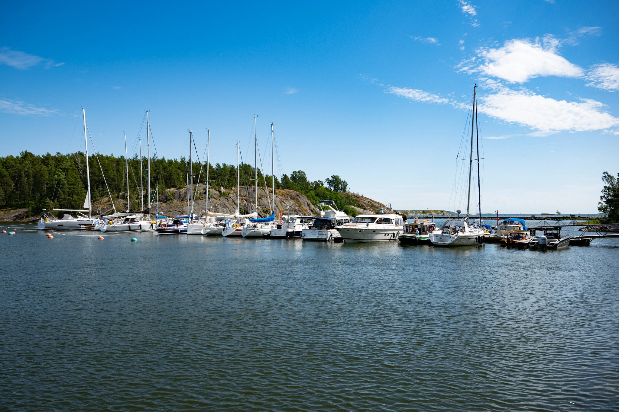 Vallisaaren vierassatama Marina
