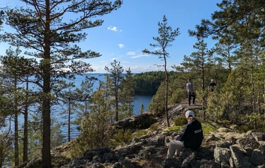 Lapp Cairn location - The Lapp Cairn is located at the highest point of Linnasaari ("Fort Island") - a place which also offers a spectacular view over Lake Juolasvesi.
