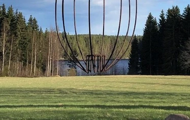 Marika Viskari: Syvyydessä syntyvä - Marika Viskari 2024, öljymaalaus pellavakankaalle