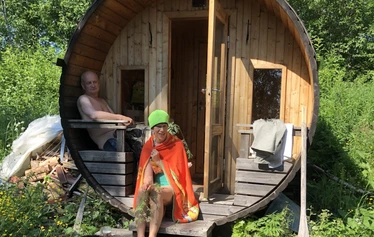 Vanhan Väentuvan iso perhehuone 'Roosa Room'
