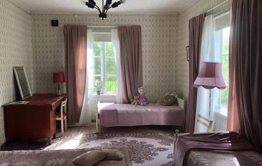 Vanhan Väentuvan iso perhehuone 'Roosa Room'