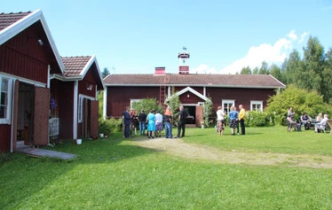 Vanhan Väentuvan iso perhehuone 'Roosa Room'