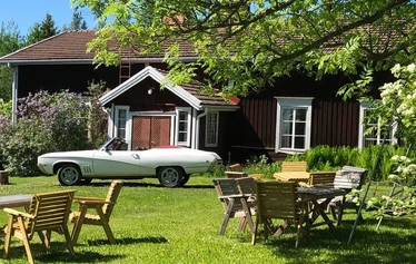 Vanhan Väentuvan iso perhehuone 'Roosa Room'