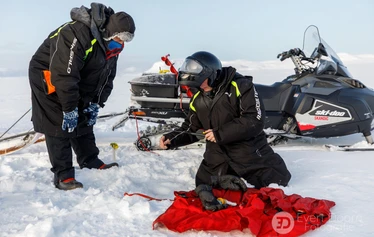 Opas Martti Niskanen tunturiretkellä. Kuva © Sassen en Verstraaten fotografie