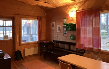 Saunatupa Kolmikannan leirintäalue - Vuokraa saunatupa kokouksiin tai saunailtaan. Soveltuu noin 10 henkilön porukoille.