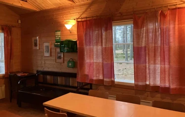 Saunatupa Kolmikannan leirintäalue - Vuokraa saunatupa kokouksiin tai saunailtaan. Soveltuu noin 10 henkilön porukoille.