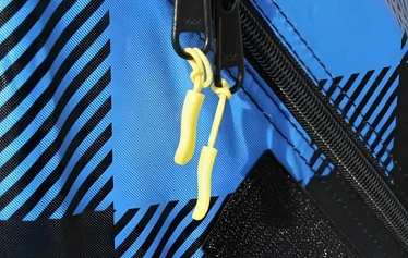 Väinö Bunker 3 Glacier Edition lisävarustein - Lisävarusteet ovat: Lattia kolmella pilkkiluukulla ja porakoneadapteri jääruuveille.