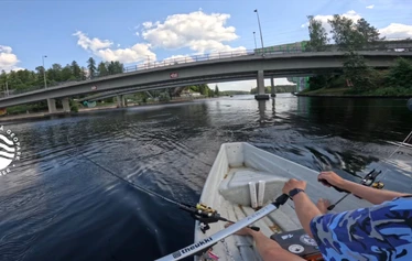 Uisteluretki 2h Heinolan urheilukalastusalueella - Soutukalastusretki kokeneelle- tai kalastuksesta kiinnostunelle kalastajalle, jossa opas soutaa sinut parhaille apajille yksin tai kaverisi kanssa kalastamaan parhailla välineillä ja menetelmillä.

Retkemme sisältää kaikki tarvittavat varusteet, sinun tarvitsee vain pukeutua sään mukaan ja nousta veneeseen. 

Retki ei sovellu liikuntarajoitteiselle, tai alle 5 vuotiaille lapsille.

