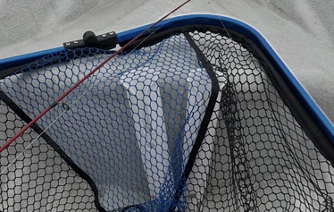 Uisteluretki 2h Heinolan urheilukalastusalueella - Soutukalastusretki kokeneelle- tai kalastuksesta kiinnostunelle kalastajalle, jossa opas soutaa sinut parhaille apajille yksin tai kaverisi kanssa kalastamaan parhailla välineillä ja menetelmillä.

Retkemme sisältää kaikki tarvittavat varusteet, sinun tarvitsee vain pukeutua sään mukaan ja nousta veneeseen. 

Retki ei sovellu liikuntarajoitteiselle, tai alle 5 vuotiaille lapsille.

