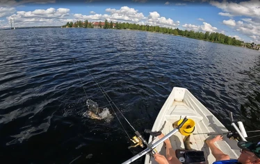 Kalastuvarusteltu soutuvene ympärivuotiseen kalastukseen Heinolassa - Tule Heinolaan soutukalastamaan ympäri vuoden!
Soutukalastus on mahdollista aina -8c asti.
Kokeile talvisoutua, se on maaginen kokemus!