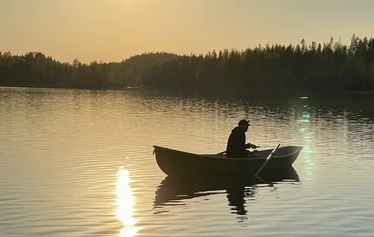 Kalastuvarusteltu soutuvene ympärivuotiseen kalastukseen Heinolassa - Tule Heinolaan soutukalastamaan ympäri vuoden!
Soutukalastus on mahdollista aina -8c asti.
Kokeile talvisoutua, se on maaginen kokemus!
